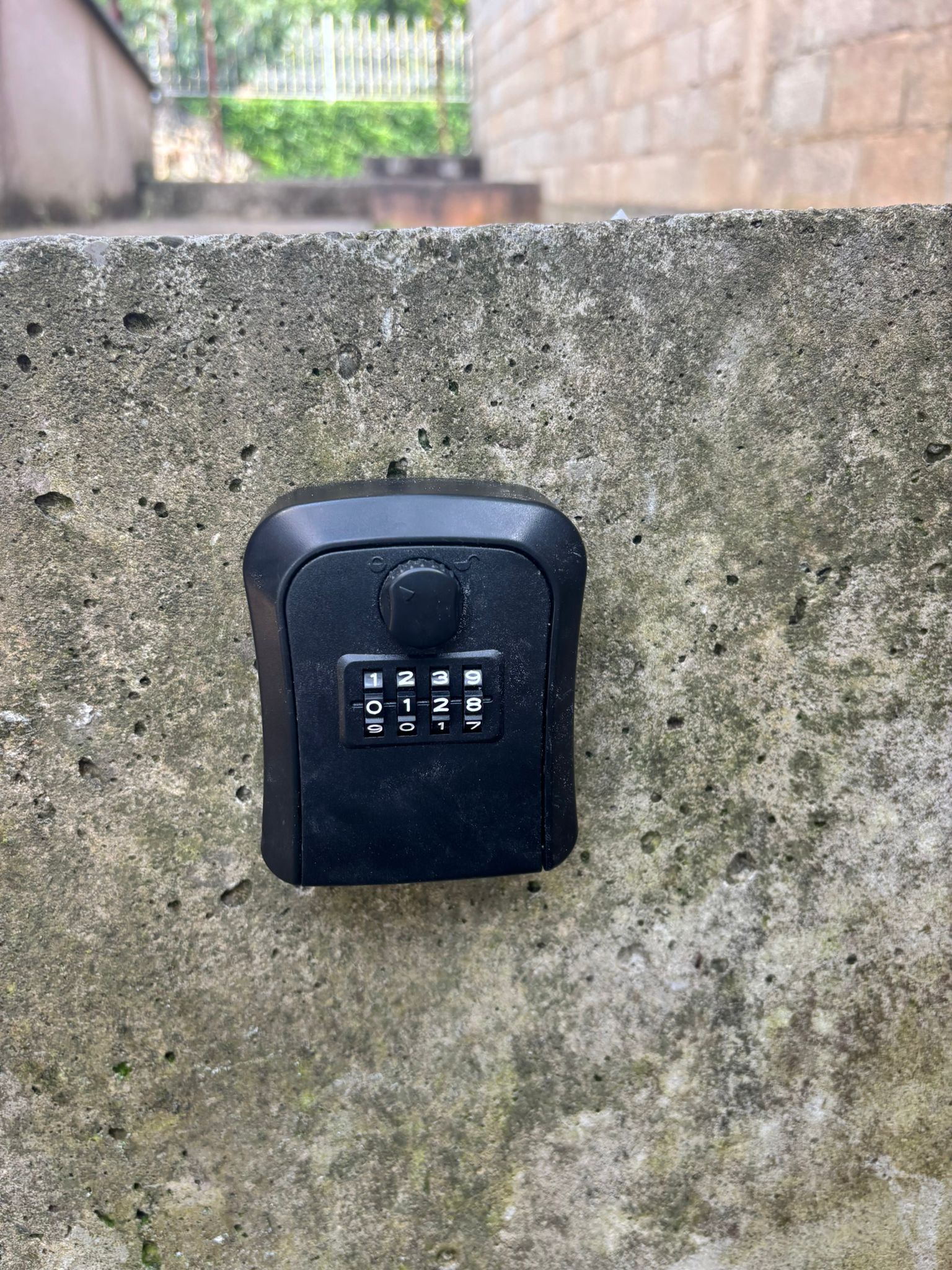 Garden keybox for arrival access